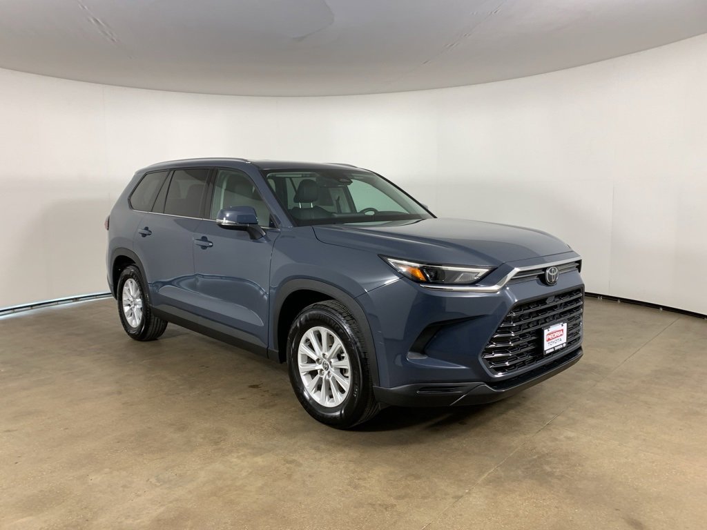 Used 2025 Toyota Grand Highlander AWD image 5