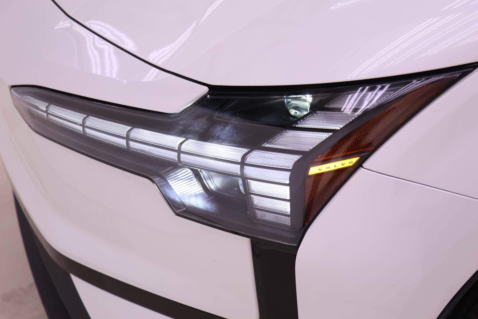 Certified 2025 Volvo EX30 Plus image 24