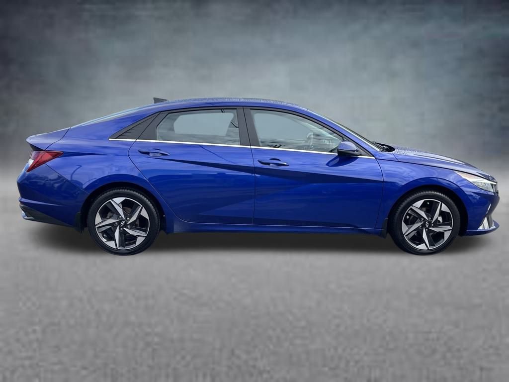 Used 2023 Hyundai Elantra Limited image 4