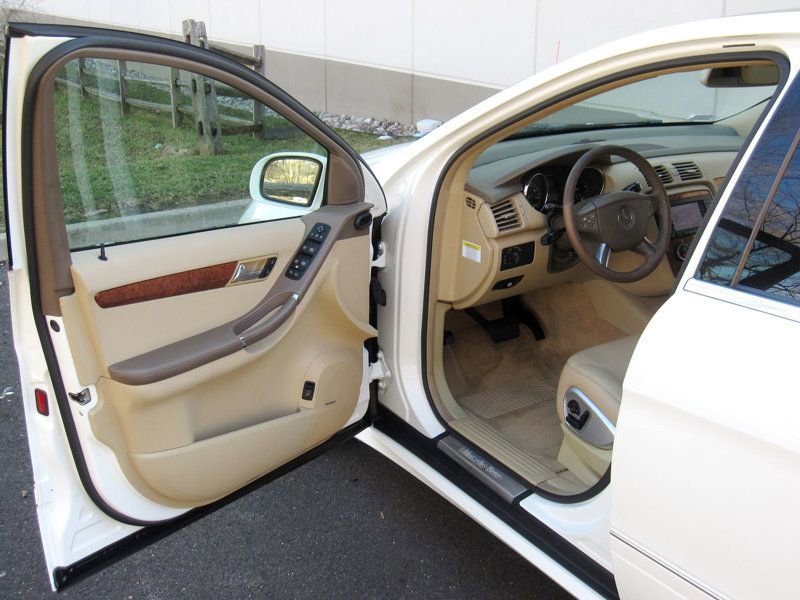 Used 2008 Mercedes-Benz R 320 CDI 4MATIC w/ P2 Pkg image 17