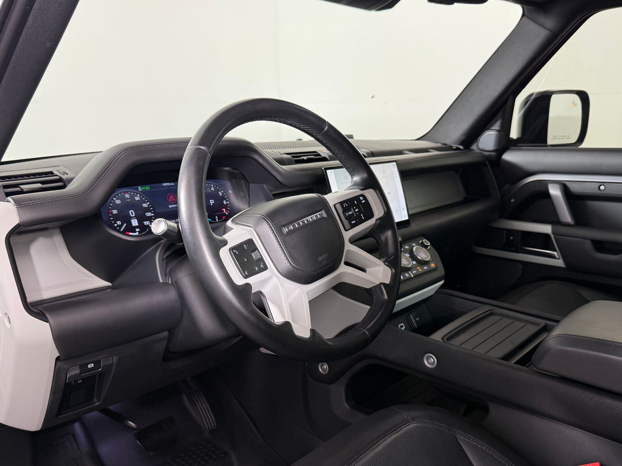 Used 2022 Land Rover Defender 110 X-Dynamic HSE AWD/4WD image 4