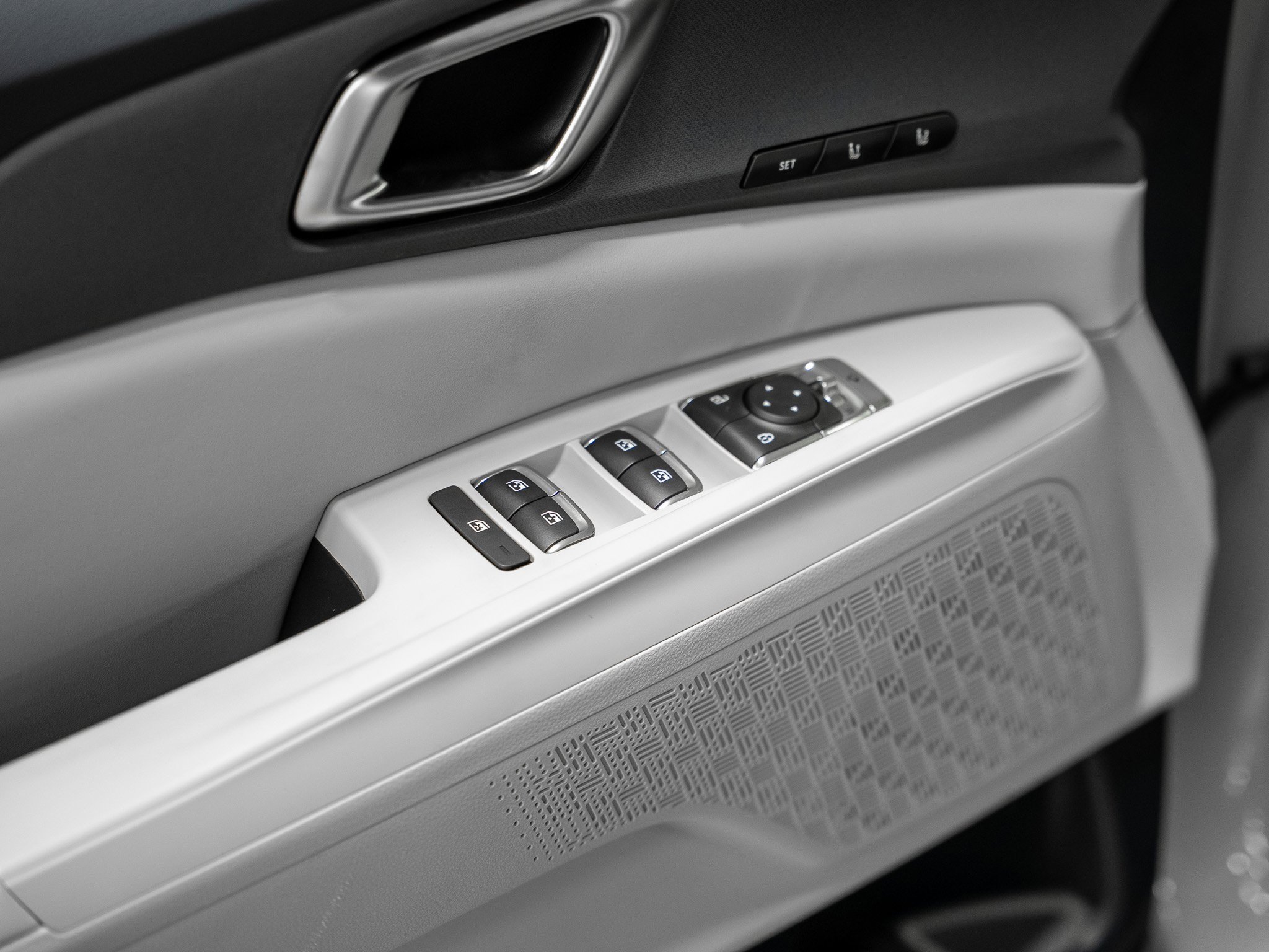 Used 2025 Kia Carnival EX image 63