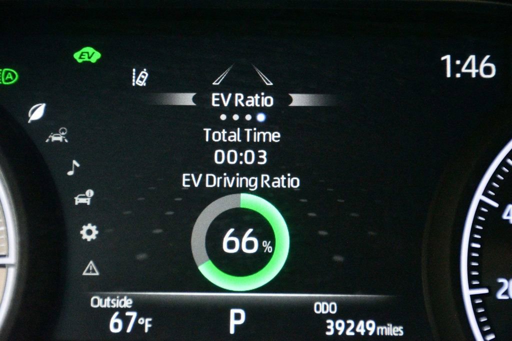 Used 2022 Toyota Venza XLE image 52