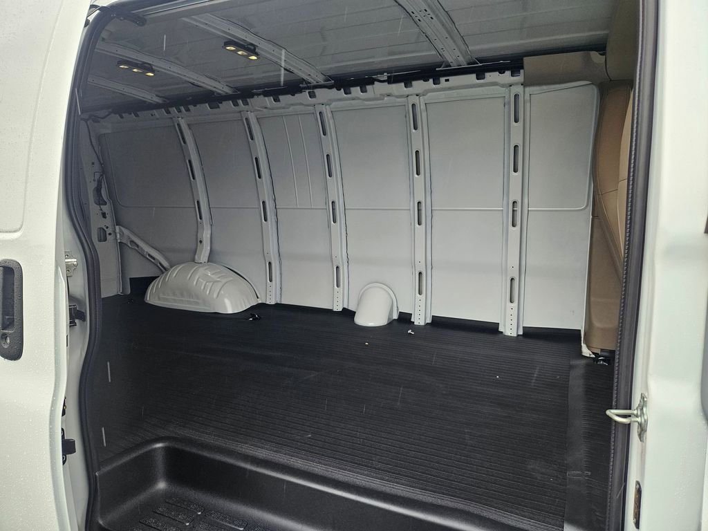 New 2025 Chevrolet Express 2500 Extended image 33