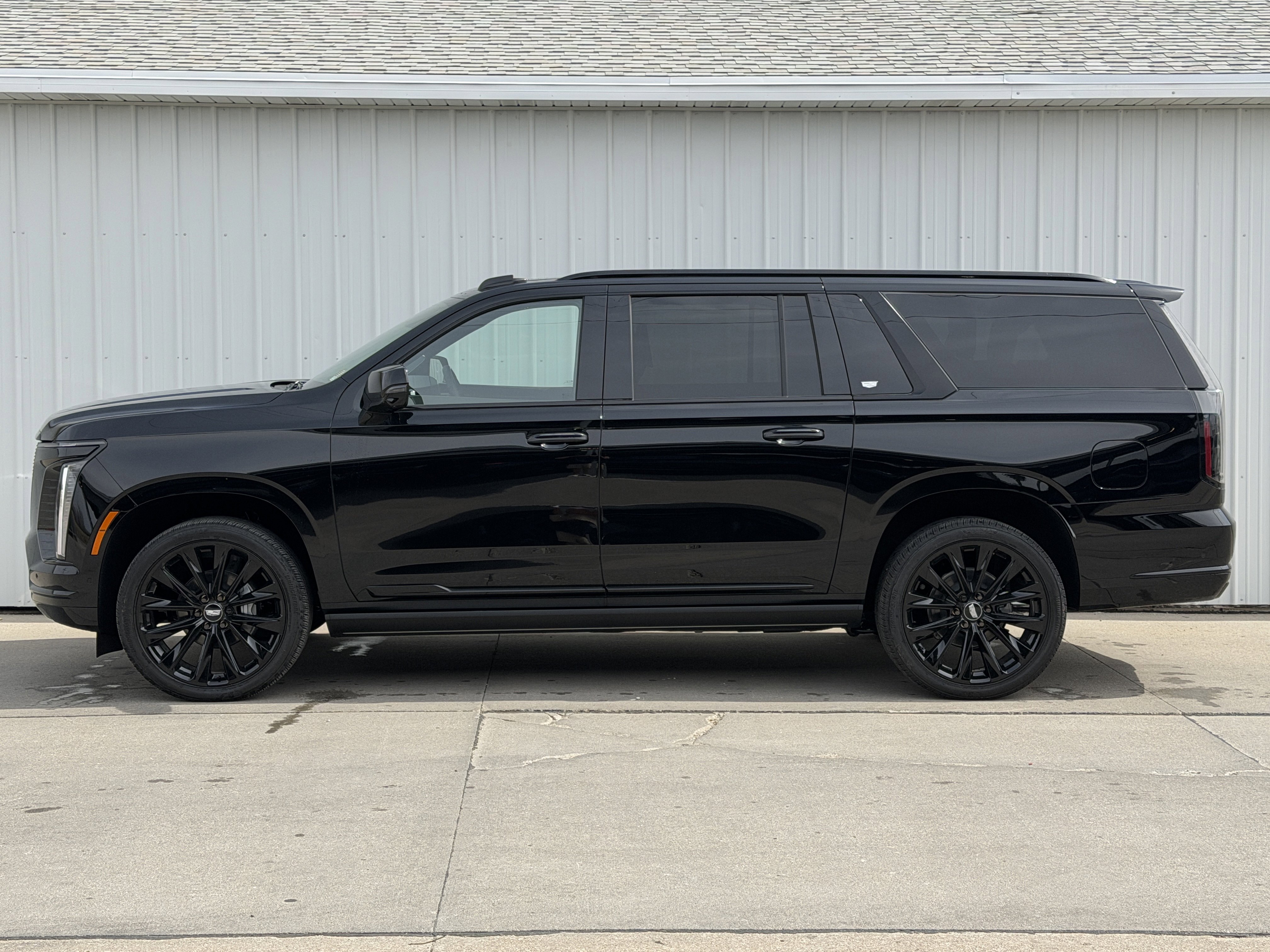 New 2026 Cadillac Escalade ESV Platinum Sport w/ LPO, ONYX Package AWD/4WD image 11