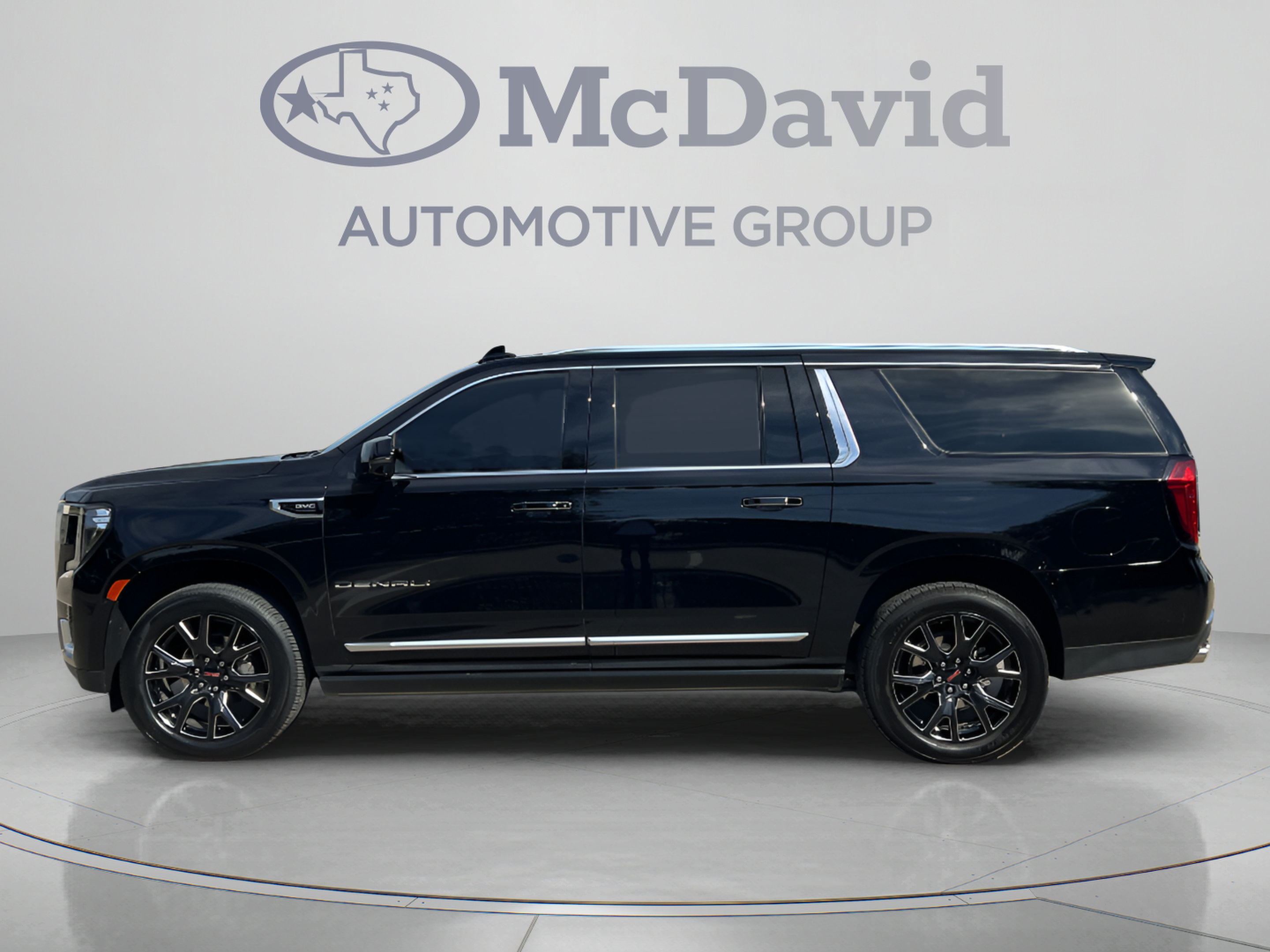 Used 2024 GMC Yukon XL Denali AWD/4WD image 4
