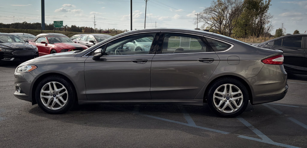 Used 2013 Ford Fusion SE FWD image 18