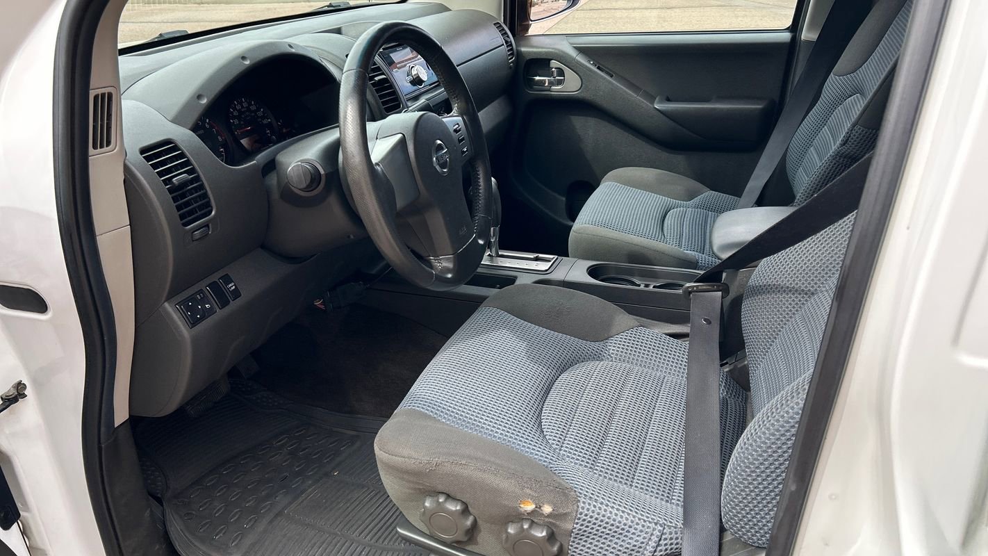 Used 2005 Nissan Frontier NISMO image 9