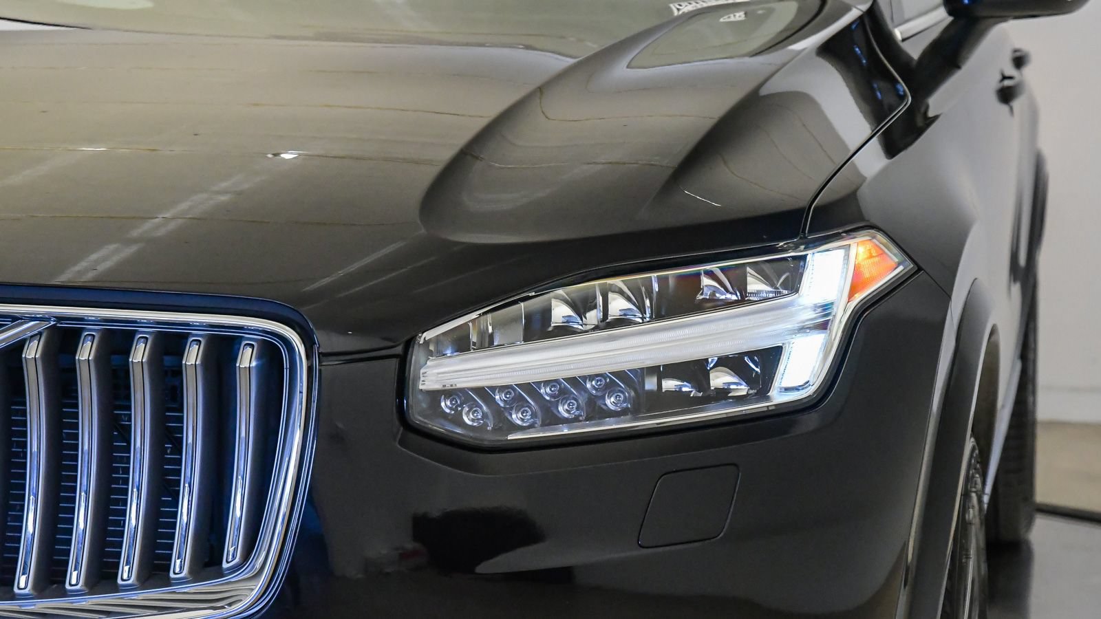 Certified 2024 Volvo XC90 B6 Plus w/ Protection Package Premier AWD/4WD image 9