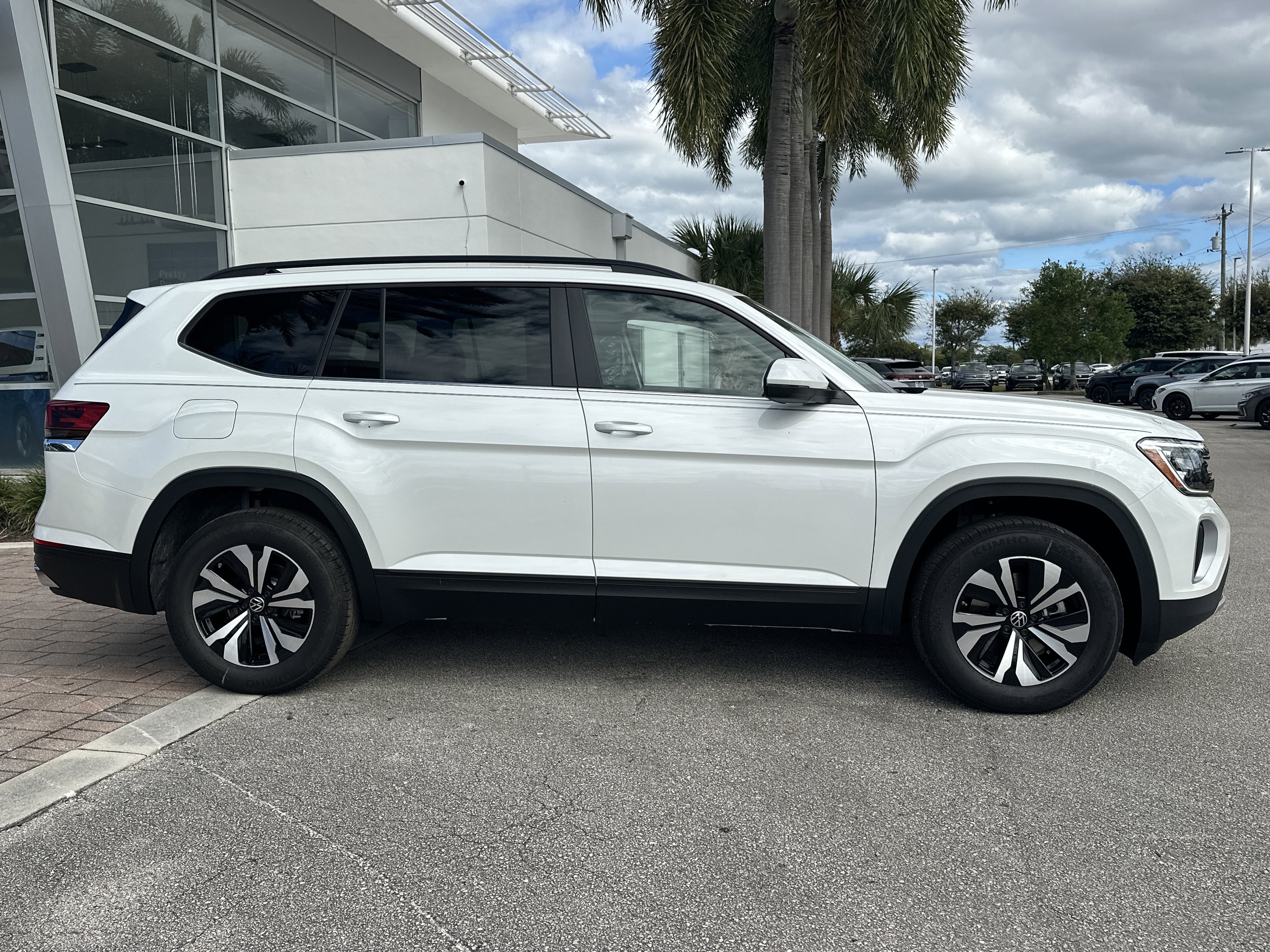 New 2026 Volkswagen Atlas SE image 5