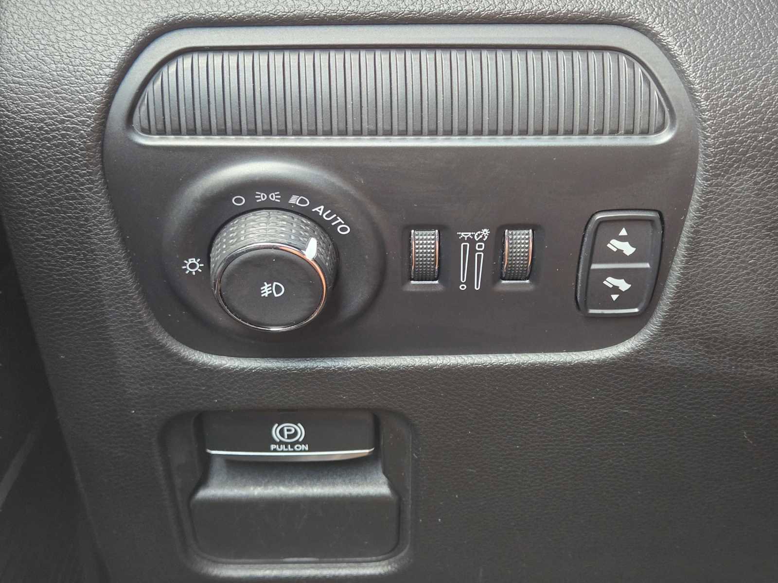 Used 2024 Jeep Wagoneer L Series II image 26