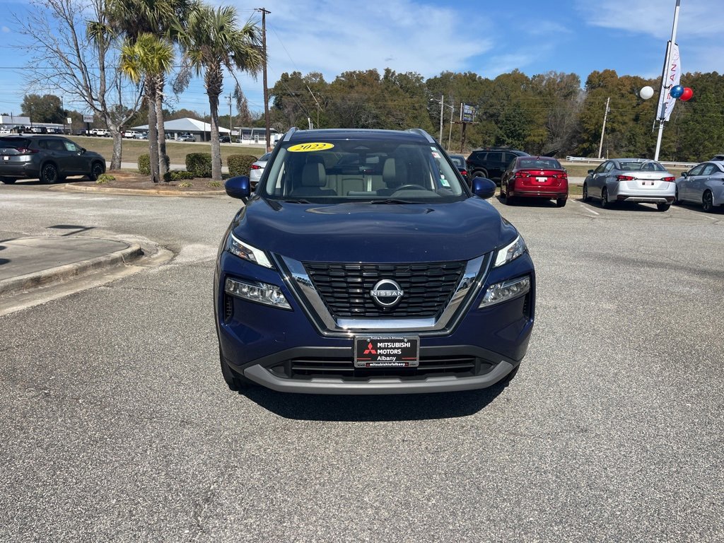 Used 2022 Nissan Rogue SV w/ SV Premium Package image 2