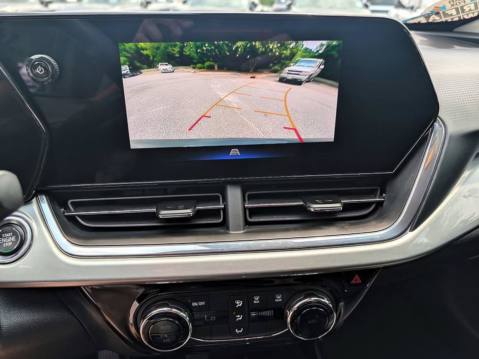 Used 2025 Chevrolet Trax LT FWD image 19