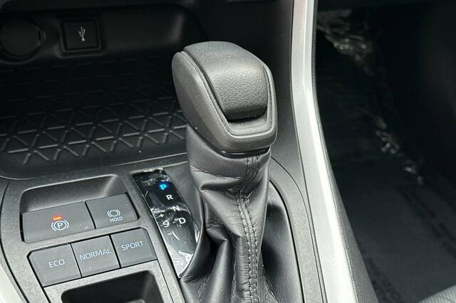 Used 2022 Toyota RAV4 XLE image 27