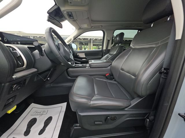 Used 2025 Ford Expedition Active AWD/4WD image 9