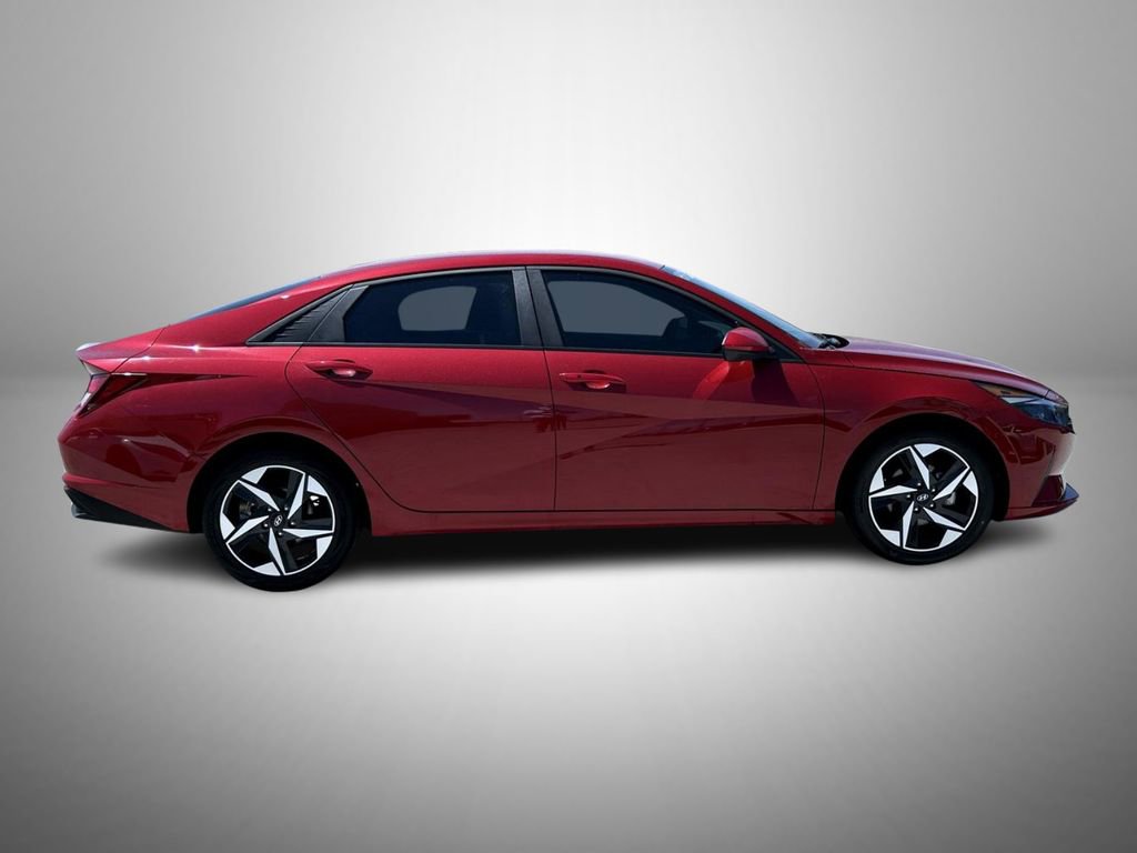 Used 2023 Hyundai Elantra SEL w/ Convenience Package FWD image 4