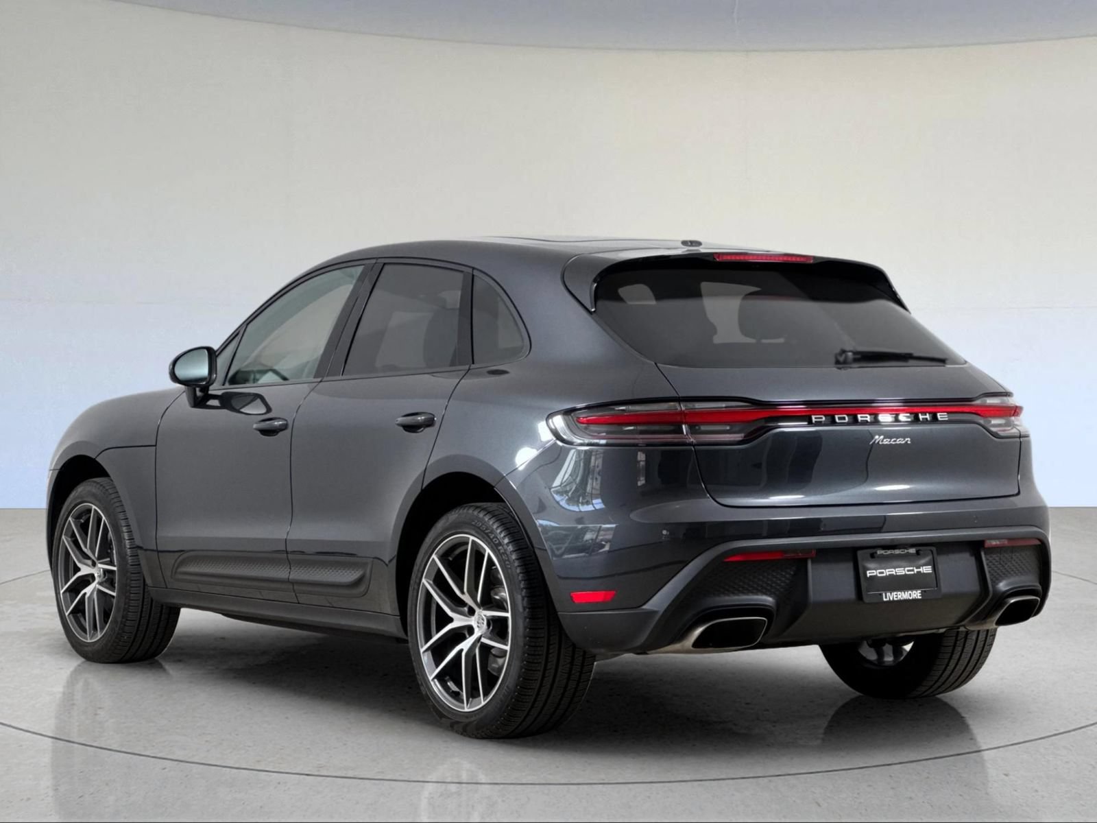 Certified 2025 Porsche Macan w/ Premium Package Plus AWD/4WD image 3