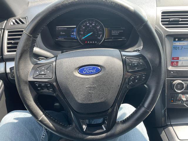 Used 2017 Ford Explorer XLT w/ Equipment Group 202A AWD/4WD image 17