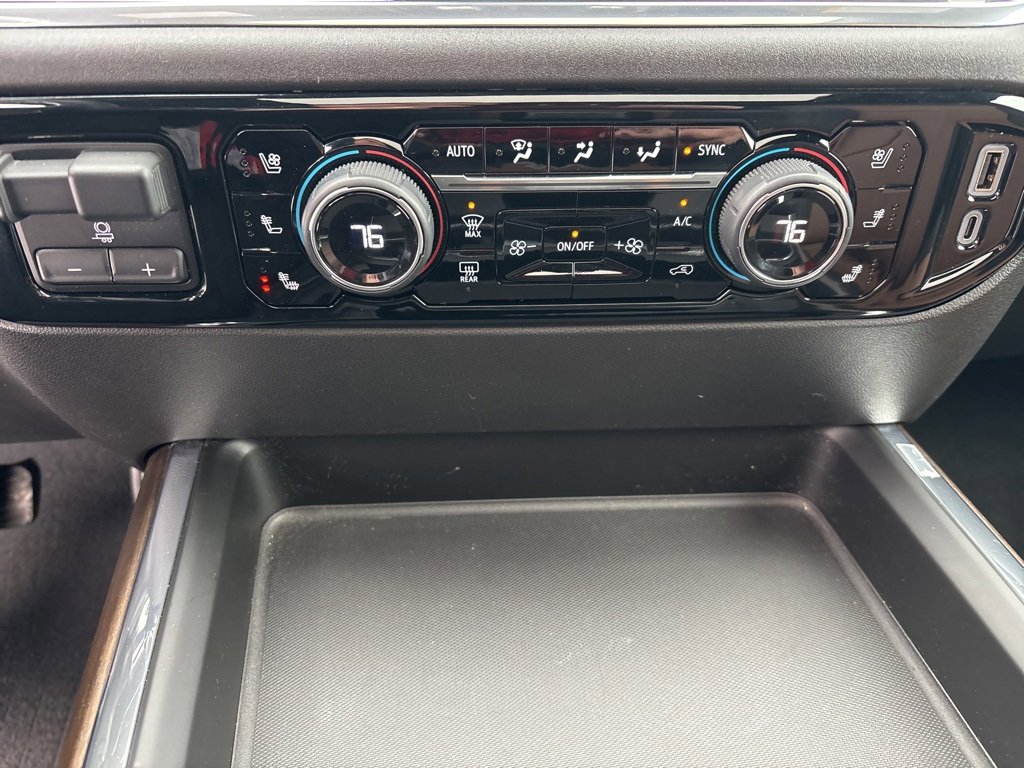 Used 2024 Chevrolet Silverado 3500 High Country w/ High Country Premium Package image 25