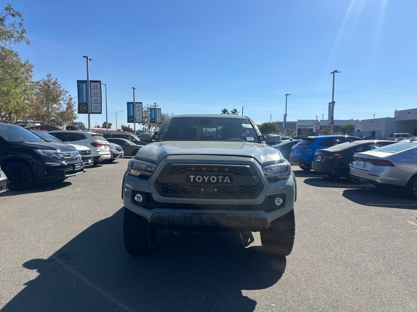 Used 2022 Toyota Tacoma TRD Off-Road w/ Technology Package RWD image 1