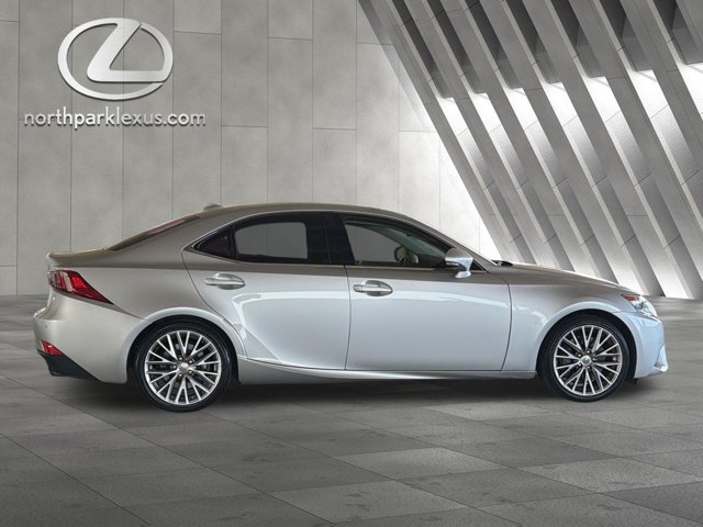 Used 2016 Lexus IS 200t w/ Premium Package RWD image 4