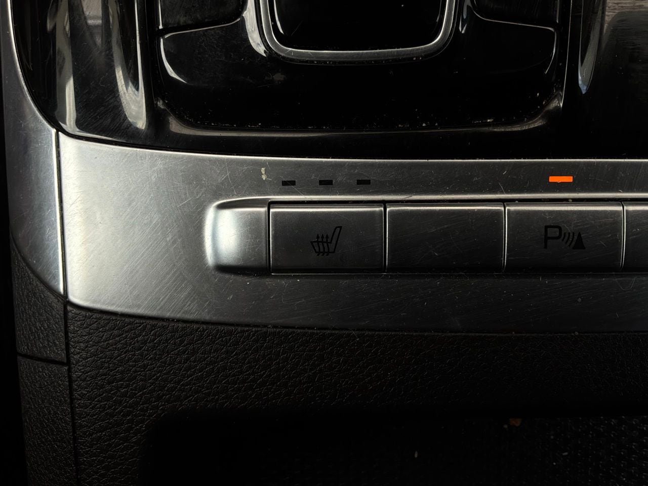 Used 2024 Kia Carnival EX FWD image 23