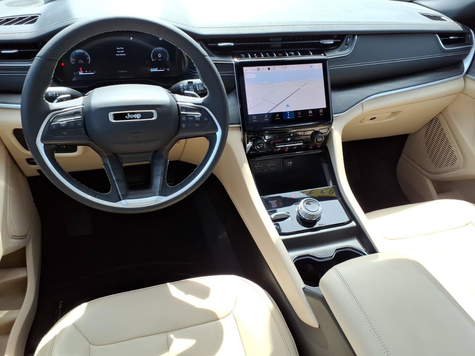 Used 2023 Jeep Grand Cherokee Limited AWD/4WD image 11
