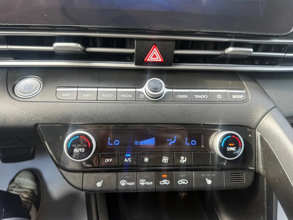 Used 2023 Hyundai Elantra Limited FWD image 19