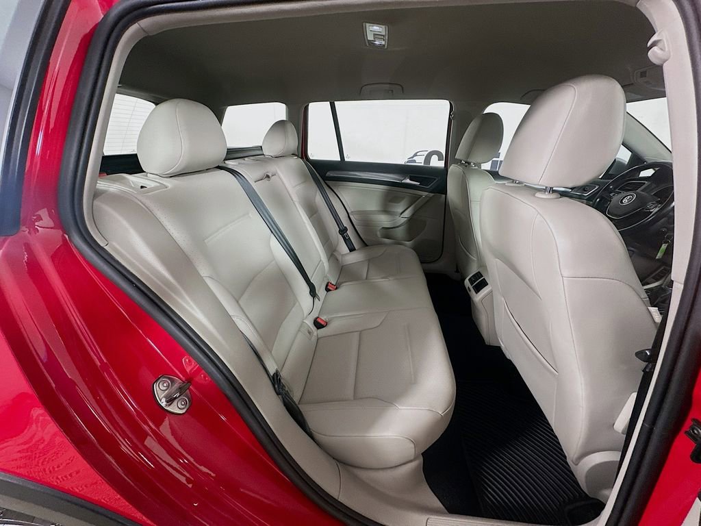 Used 2017 Volkswagen Golf Alltrack S image 30