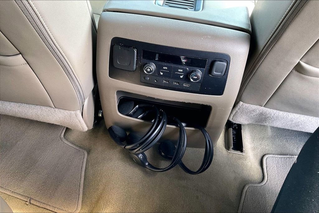 Used 2017 GMC Yukon XL SLT w/ Premium Edition image 34