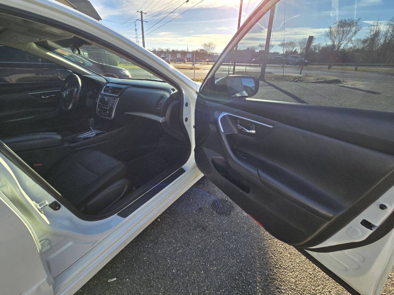 Used 2016 Nissan Altima 2.5 SV FWD image 37