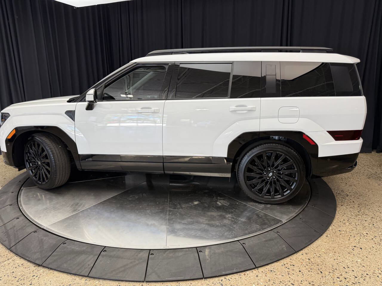 Used 2024 Hyundai Santa Fe Calligraphy image 5