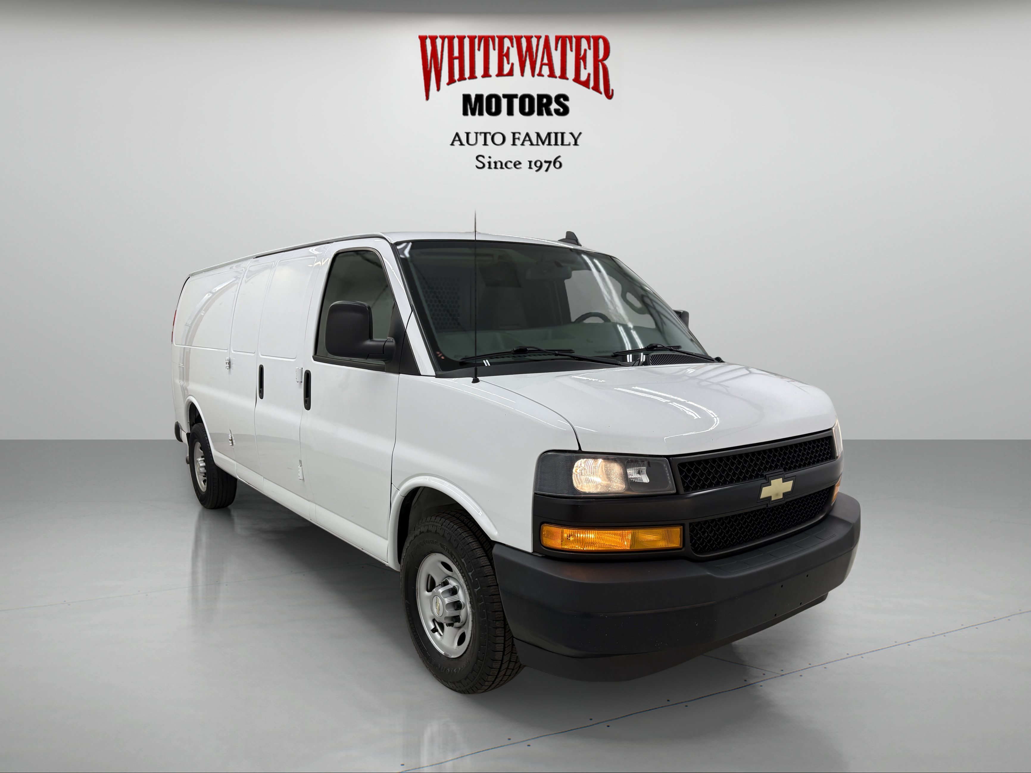 Used 2021 Chevrolet Express 3500 Extended w/ Driver Convenience Package RWD image 5