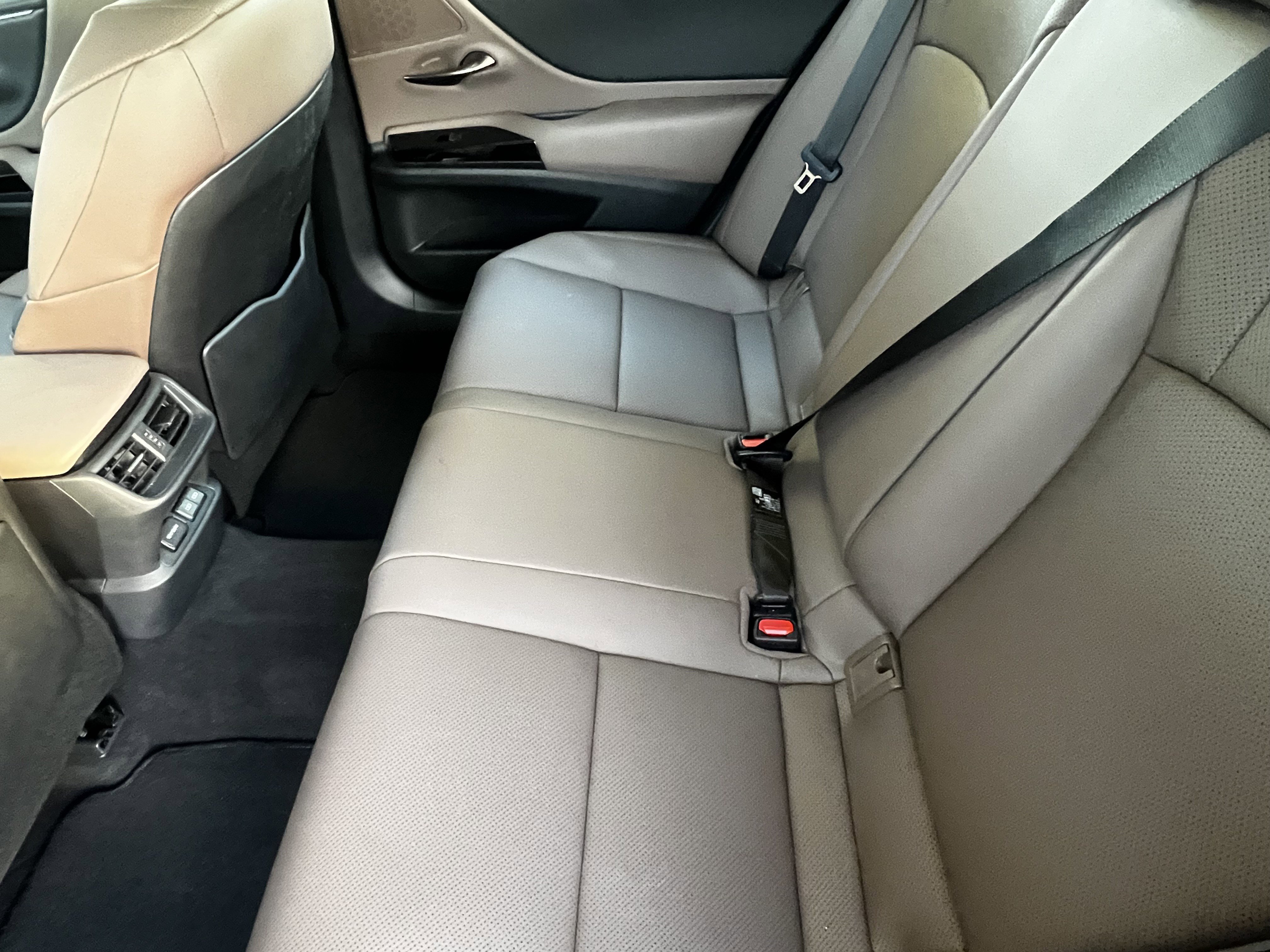 Used 2025 Lexus ES 300h w/ Premium Package image 30