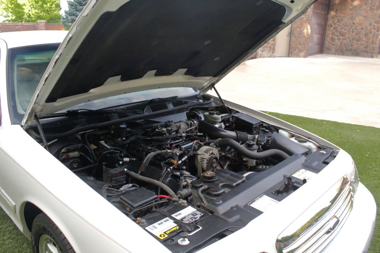 Used 1999 Ford Crown Victoria LX RWD image 42