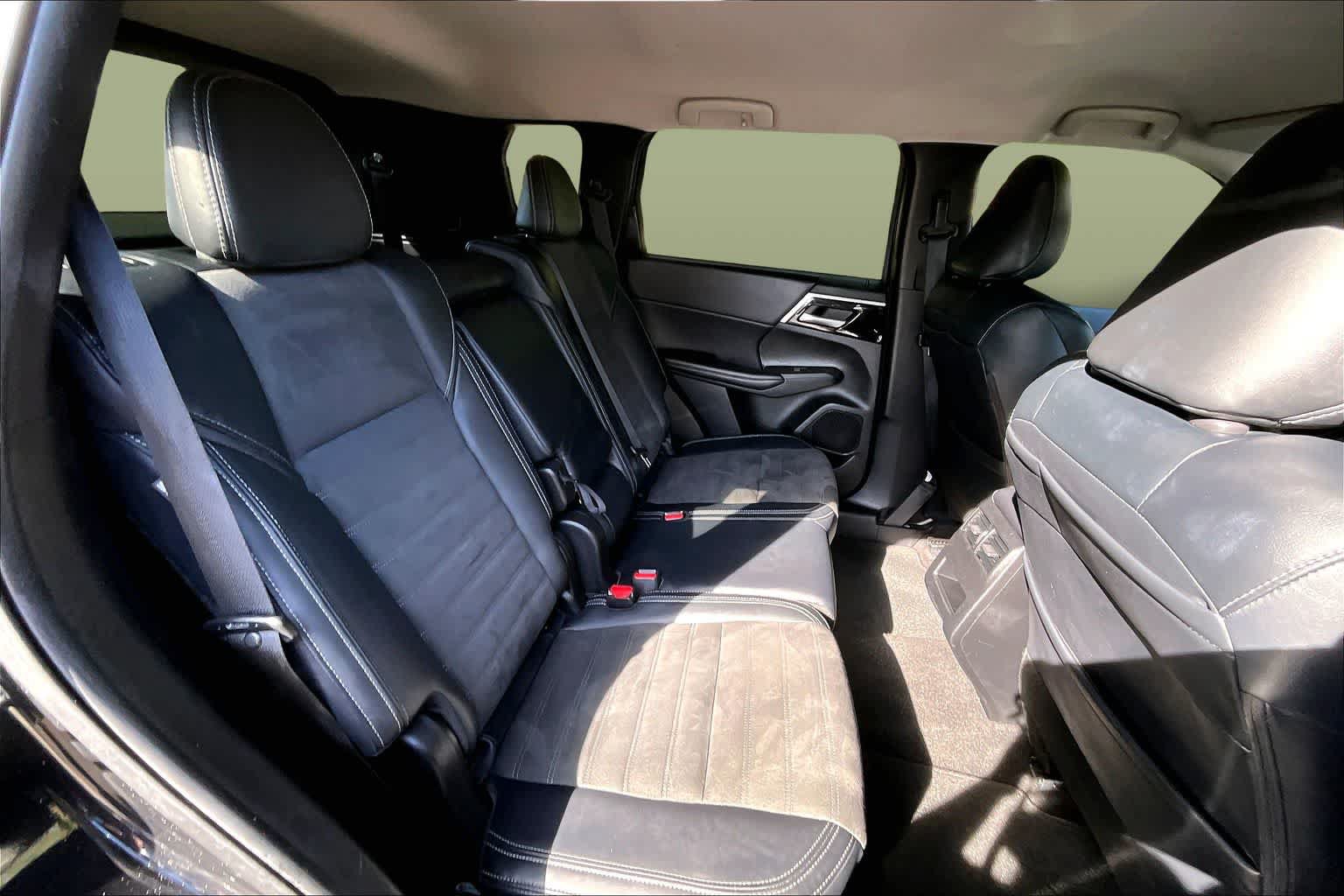 Used 2024 Mitsubishi Outlander SE FWD image 21