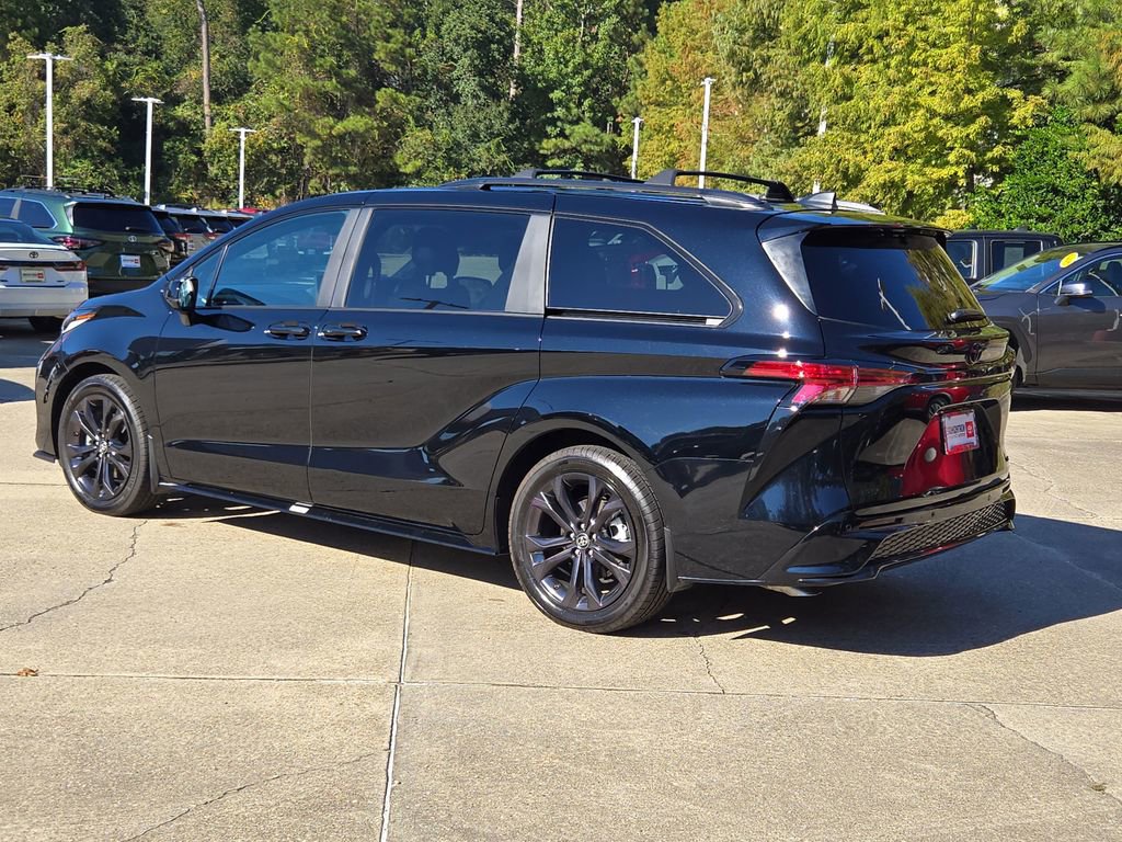 Used 2025 Toyota Sienna XSE image 3