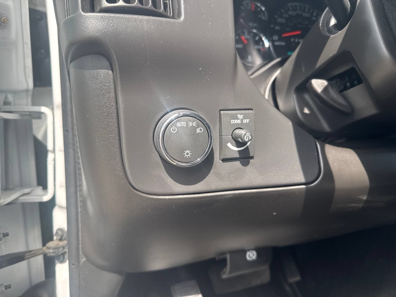 Used 2025 Chevrolet Express 2500 Extended w/ Driver Convenience Package RWD image 17