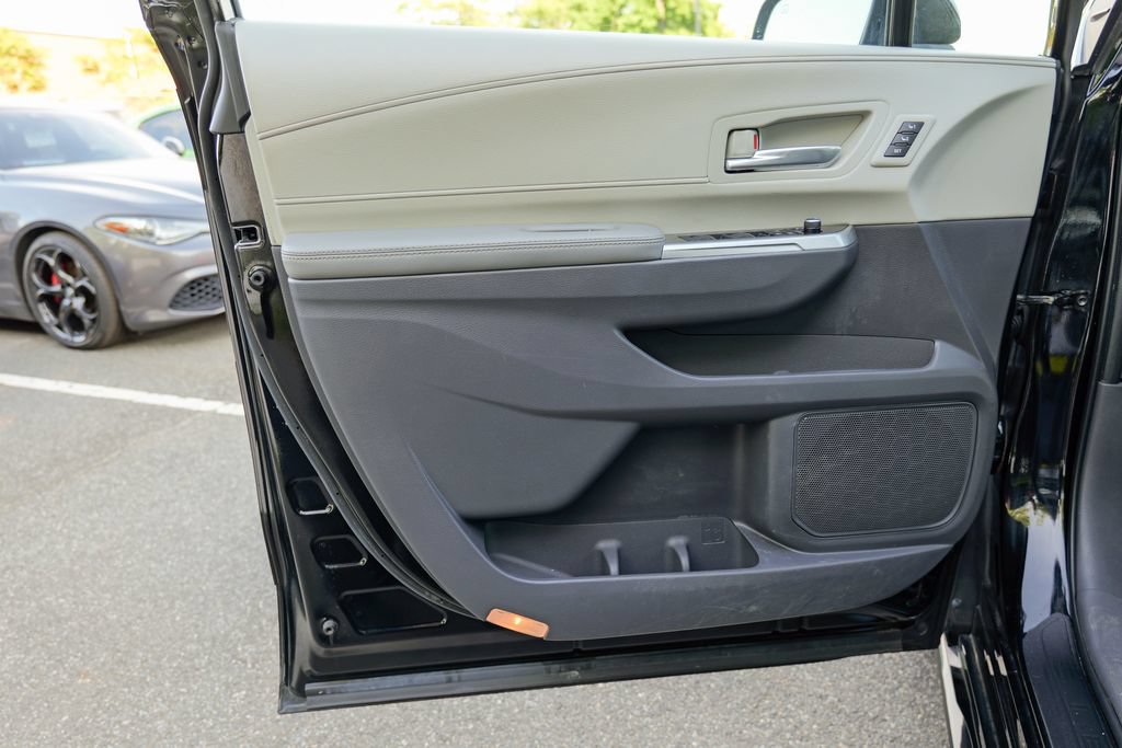 Used 2023 Toyota Sienna Limited AWD/4WD image 15