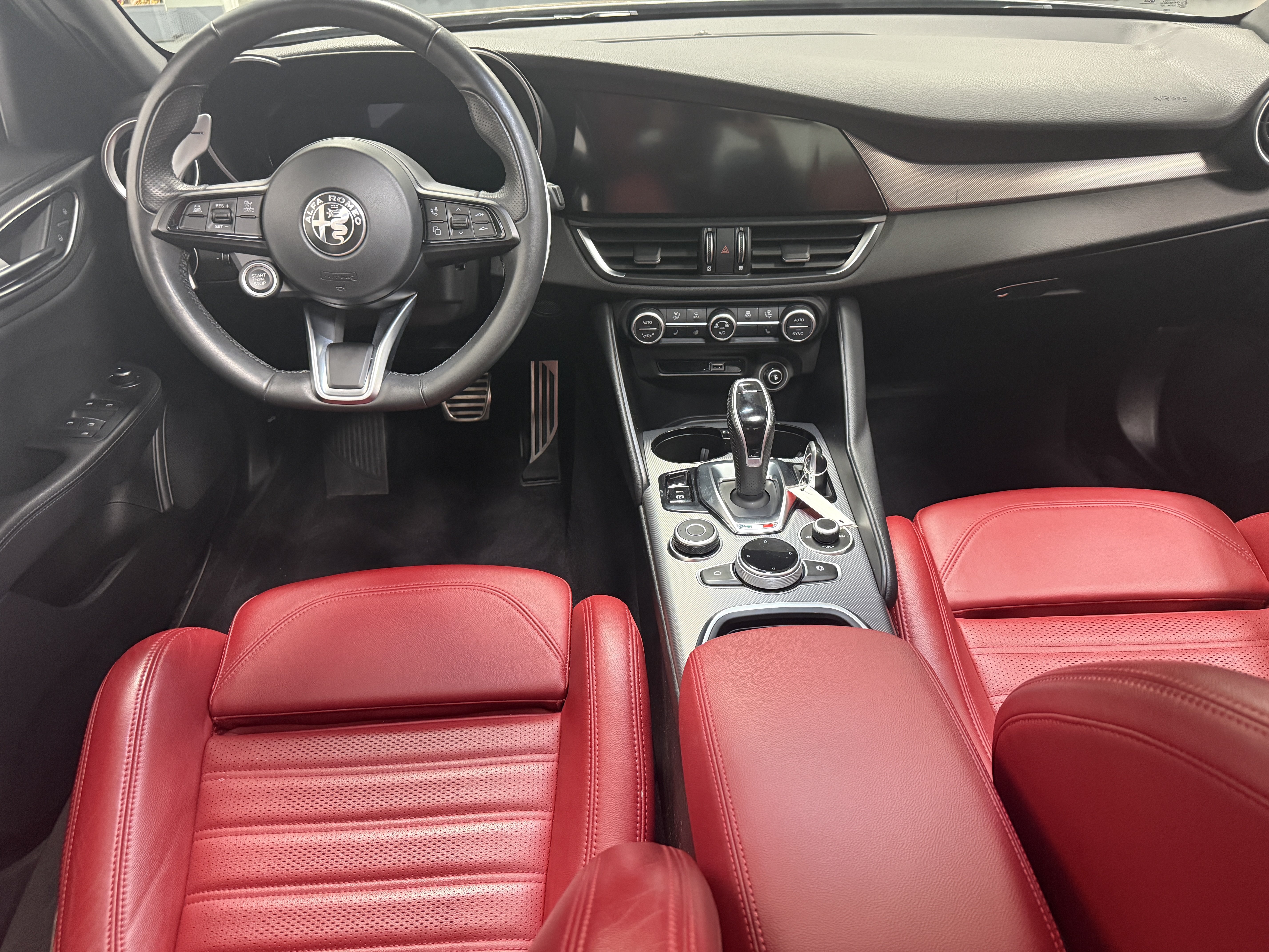 Used 2024 Alfa Romeo Giulia Veloce AWD/4WD image 14
