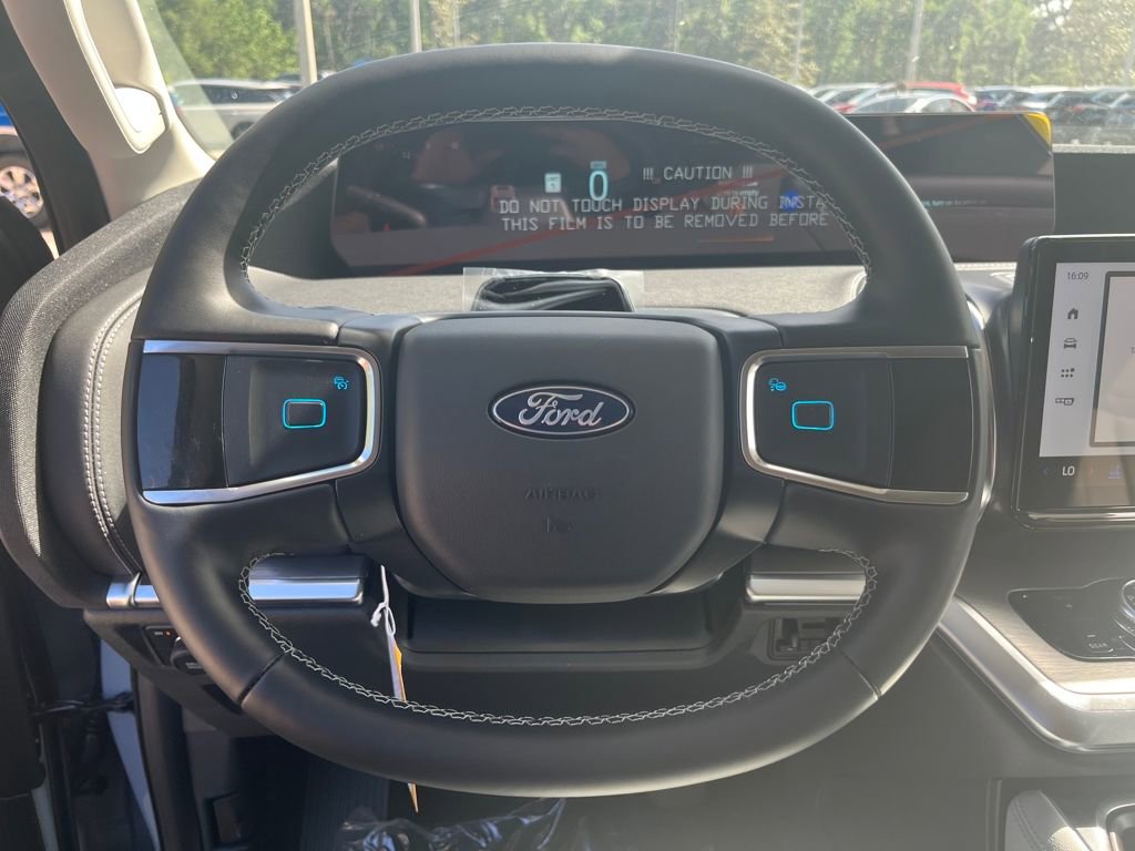 New 2026 Ford Expedition Platinum w/ Driver's Package AWD/4WD image 18