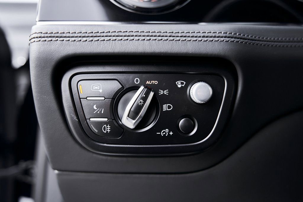 Used 2023 Bentley Bentayga Extended Wheelbase AWD/4WD image 57