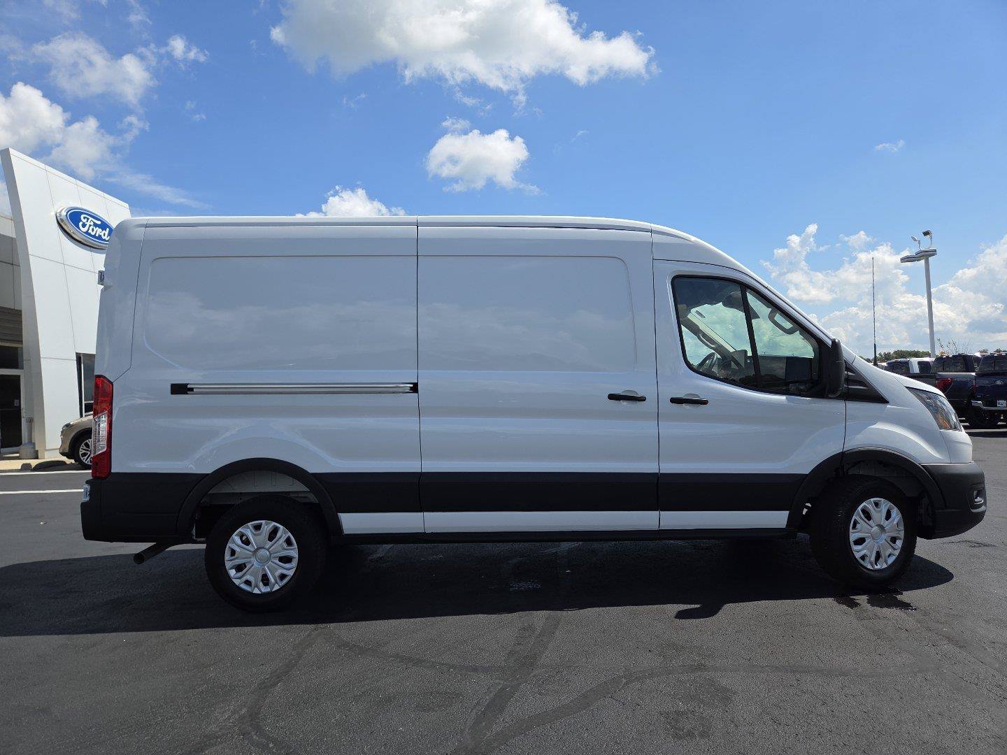 New 2026 Ford Transit 250 148 Medium Roof w/ Interior Upgrade Package RWD image 14