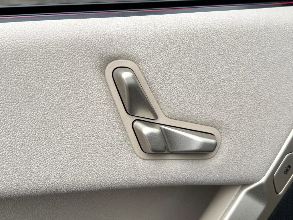 Used 2022 BMW iX xDrive50 w/ Convenience Package image 23