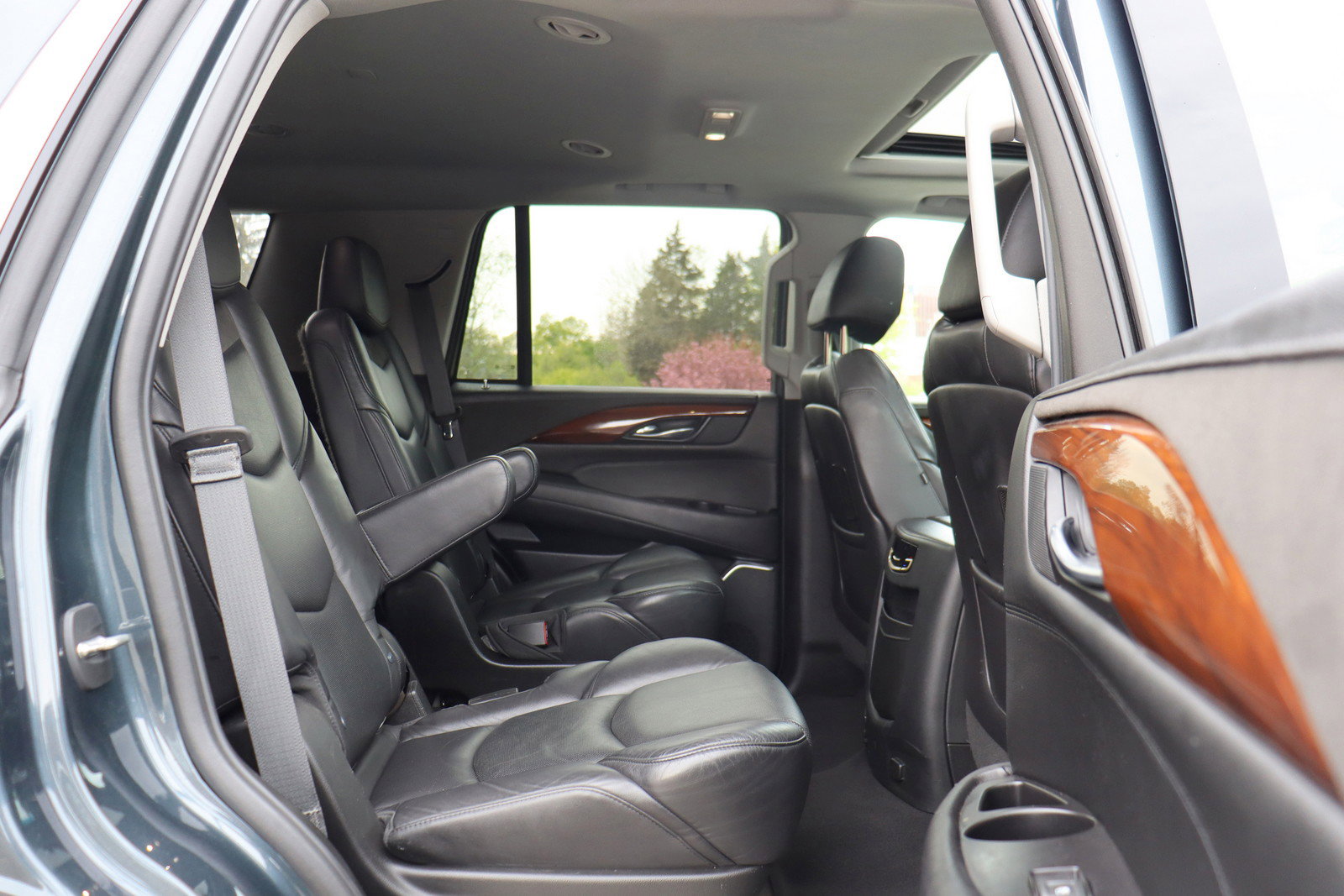 Used 2019 Cadillac Escalade Luxury AWD/4WD image 19