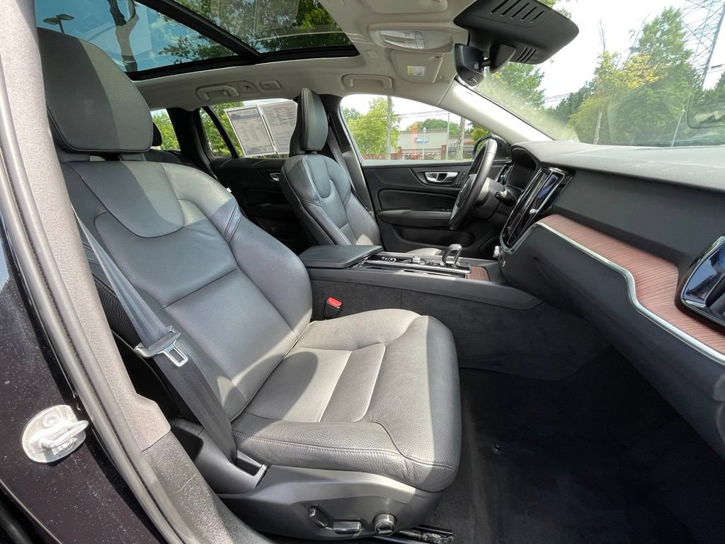 Used 2025 Volvo V60 B5 Cross Country Plus AWD/4WD image 31