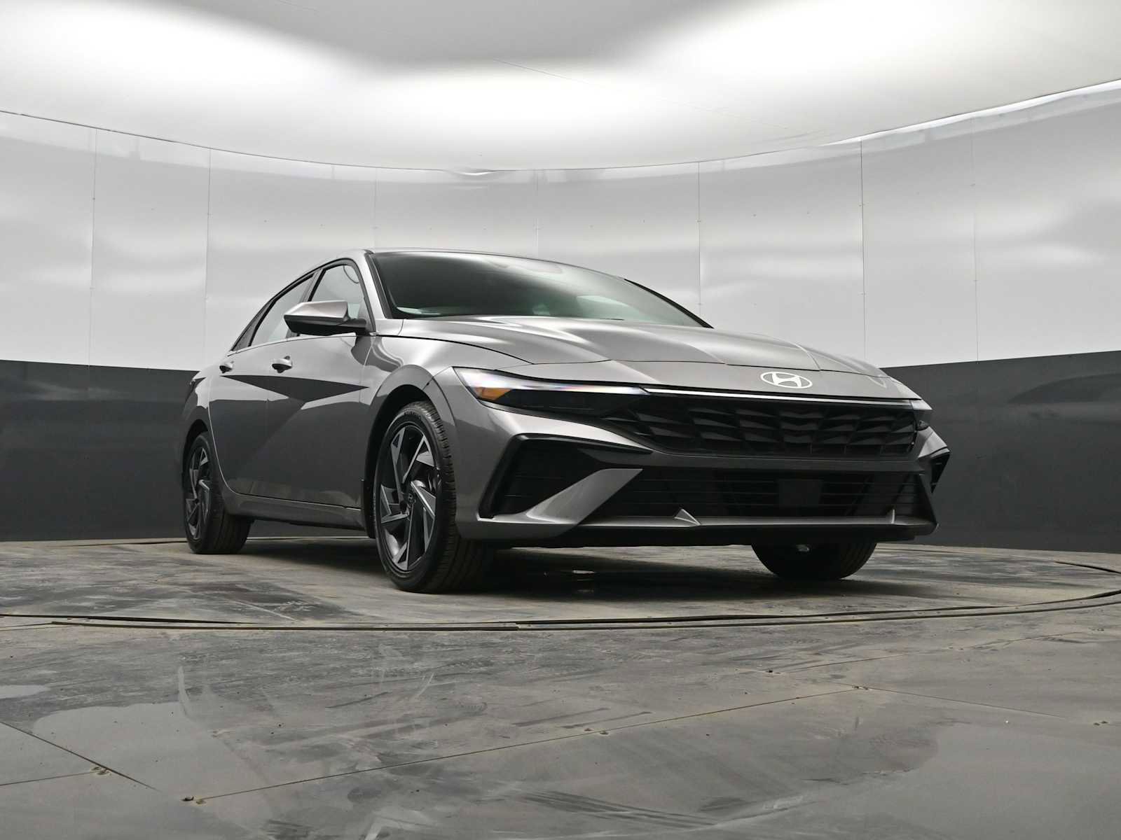 Certified 2025 Hyundai Elantra SEL image 31