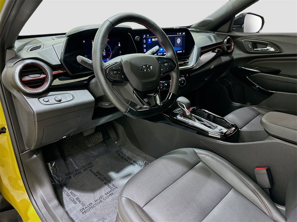 Used 2025 Chevrolet Trax RS w/ Driver Confidence Package image 8