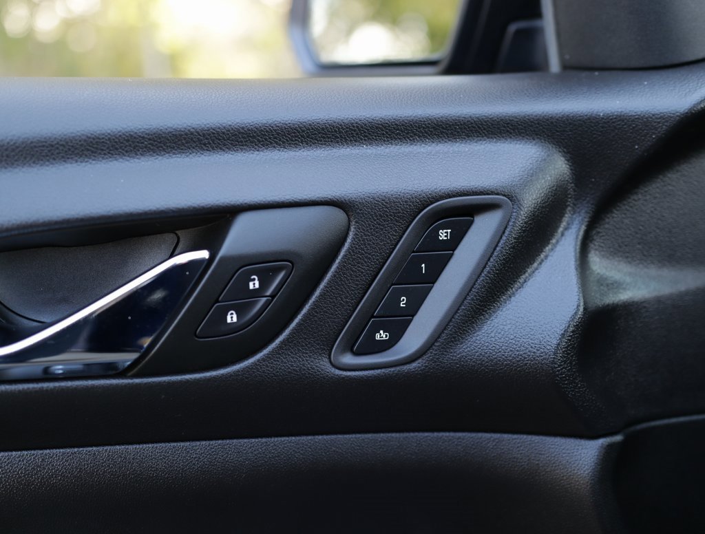 Used 2023 GMC Acadia AT4 image 30