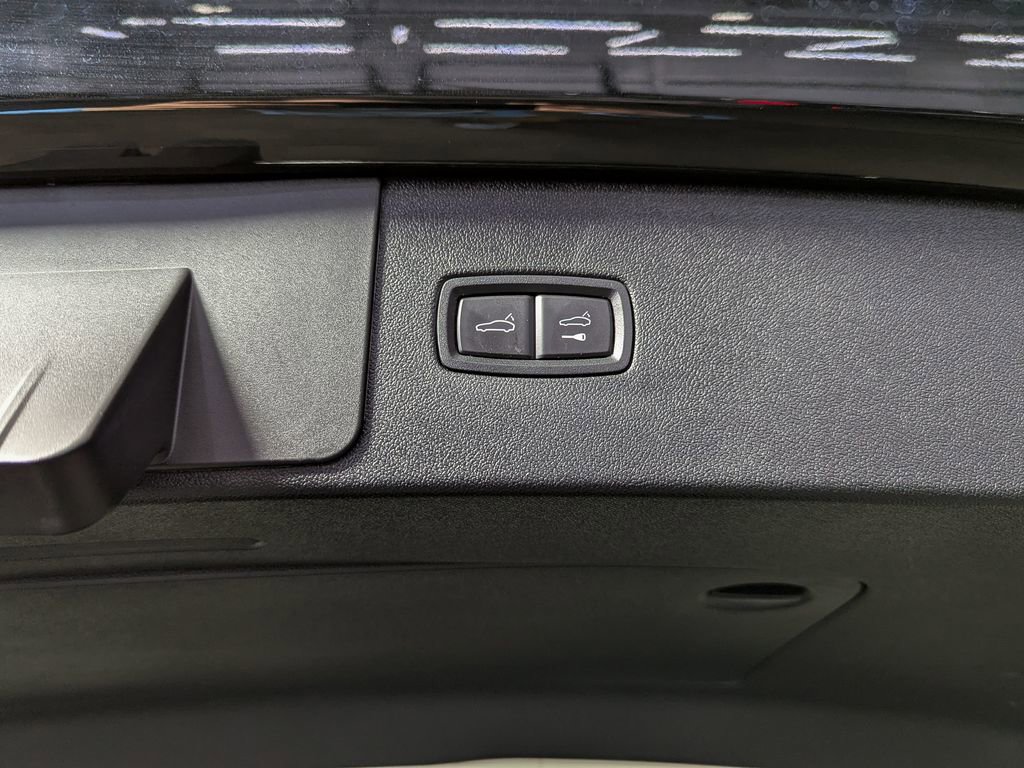 Used 2022 Porsche Cayenne Platinum Edition image 46